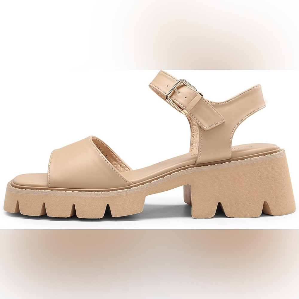 Steve Madden size 7 Chunky Platform Ankle Strap Sandal - Beige